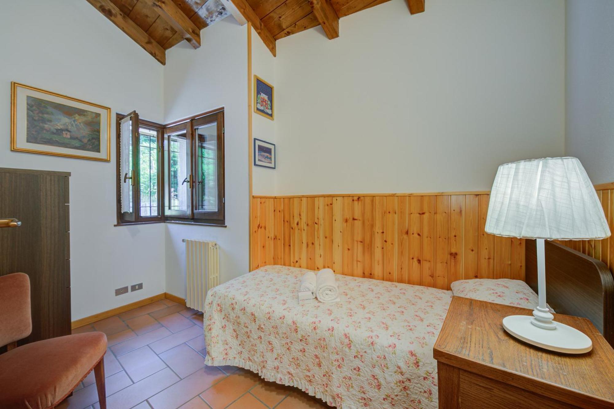 Villa Il Castagno Few Min From Beach - Happy Rentals Castelveccana Exterior photo